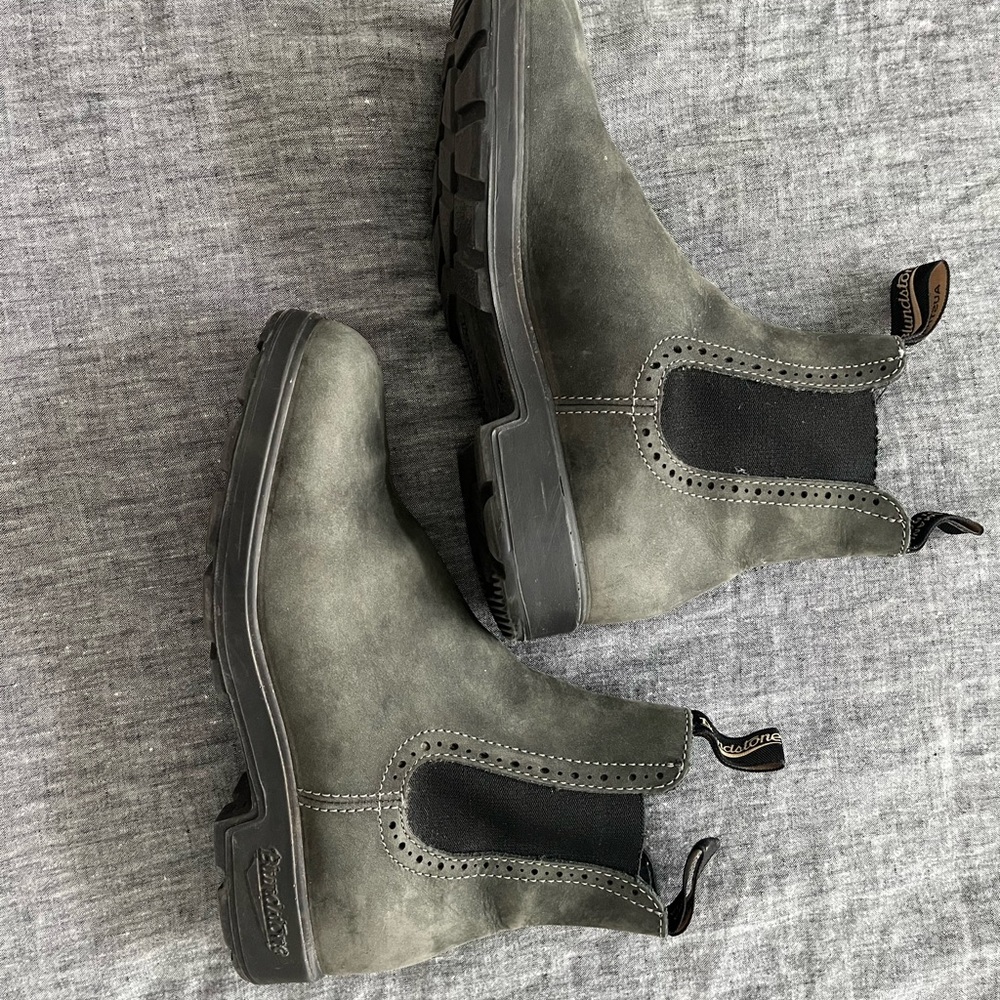 Blundstones Women’s 9 (6.5) - Picture 2 of 7